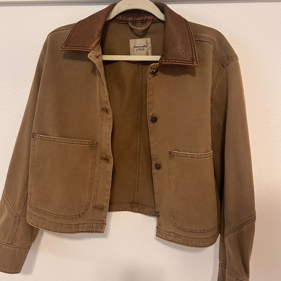 Abercrombie & Fitch Jackets & Blazers - Women's Short Twill Barn Jacket